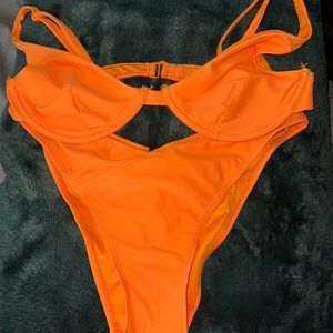 Kendall and Kylie bikini